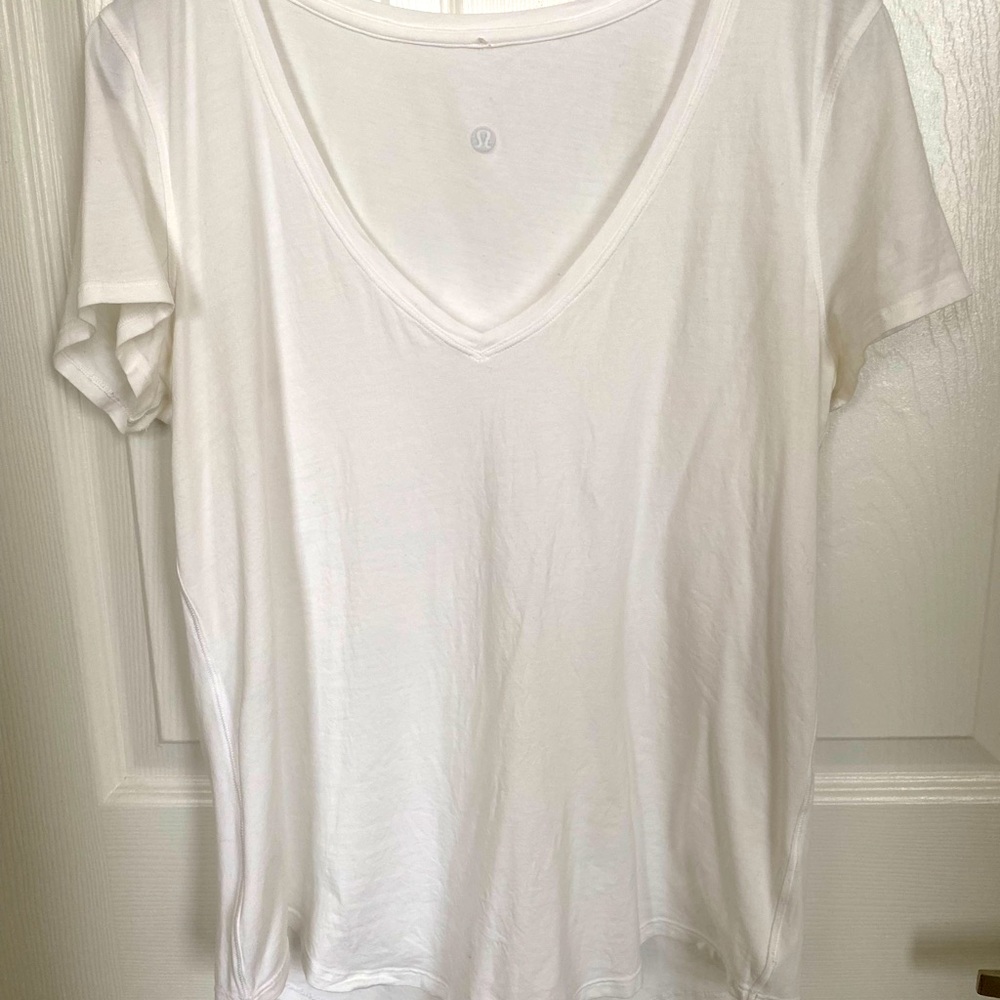 Lululemon Sz 6 love v neck white t shirt